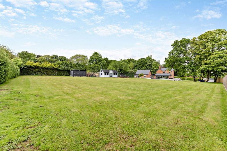 5 bedroom house, Newbury Road, Headley RG19 - Available