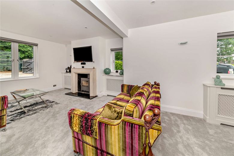 5 bedroom house, Newbury Road, Headley RG19 - Available