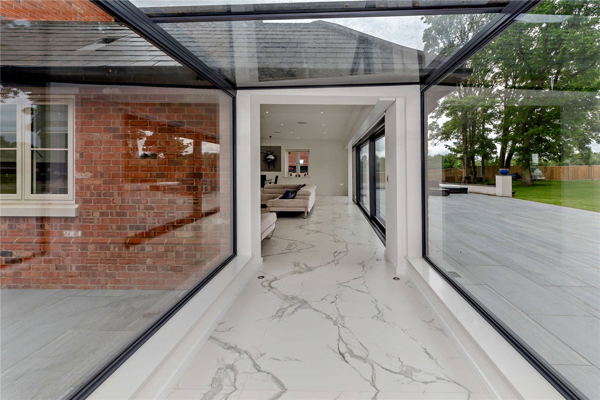 5 bedroom house, Newbury Road, Headley RG19 - Available