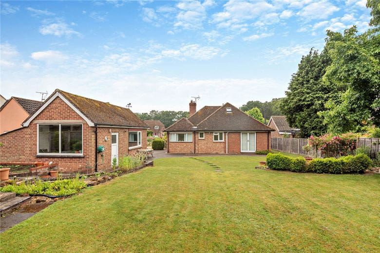 3 bedroom bungalow, Long Lane, Hermitage RG18 - Available