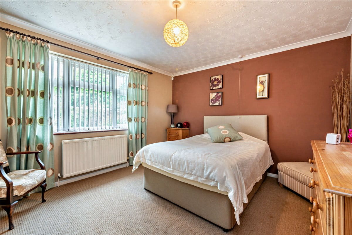 3 bedroom bungalow, Long Lane, Hermitage RG18 - Available