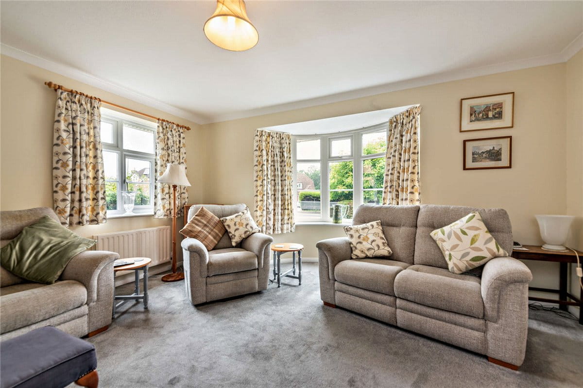 3 bedroom bungalow, Long Lane, Hermitage RG18 - Available