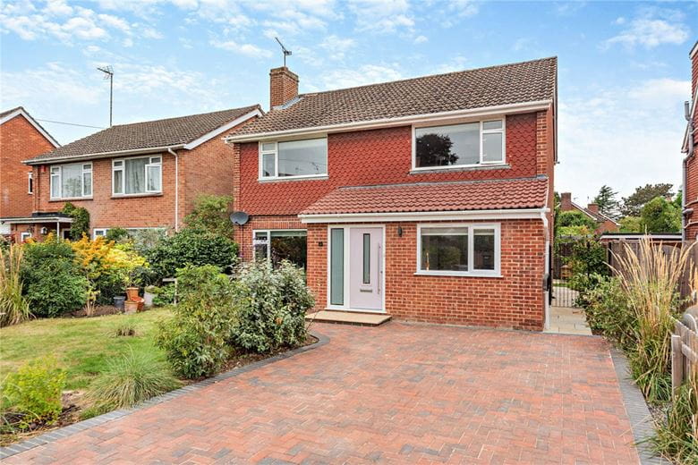 4 bedroom house, Howard Road, Newbury RG14 - Available