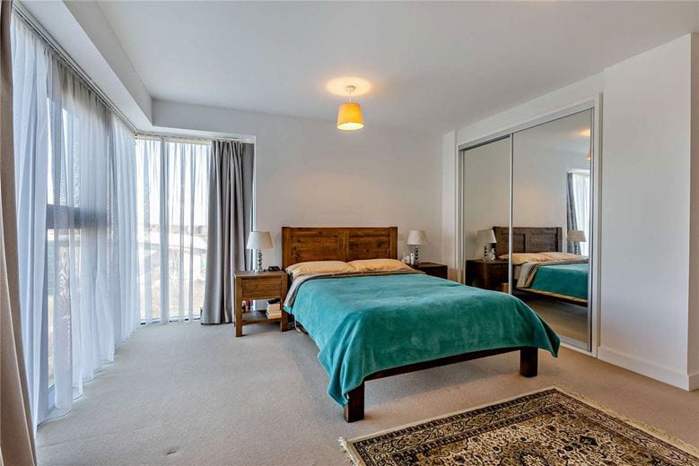 2 bedroom flat, Kingman Way, Newbury RG14 - Available