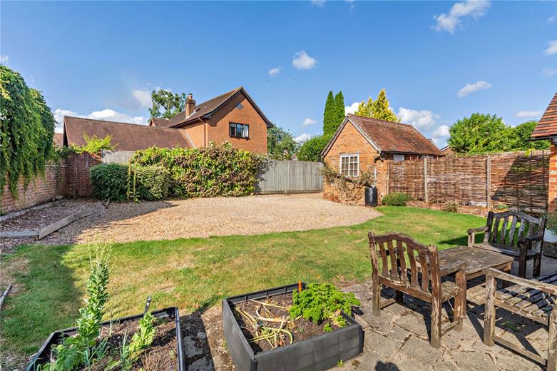 3 bedroom house, Newbury Road, Kingsclere RG20 - Available