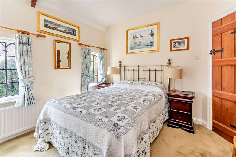 3 bedroom house, Newbury Road, Kingsclere RG20 - Sold STC