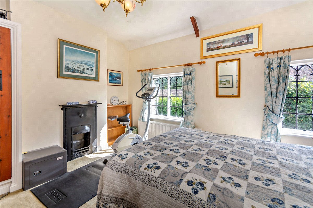 3 bedroom house, Newbury Road, Kingsclere RG20 - Sold STC