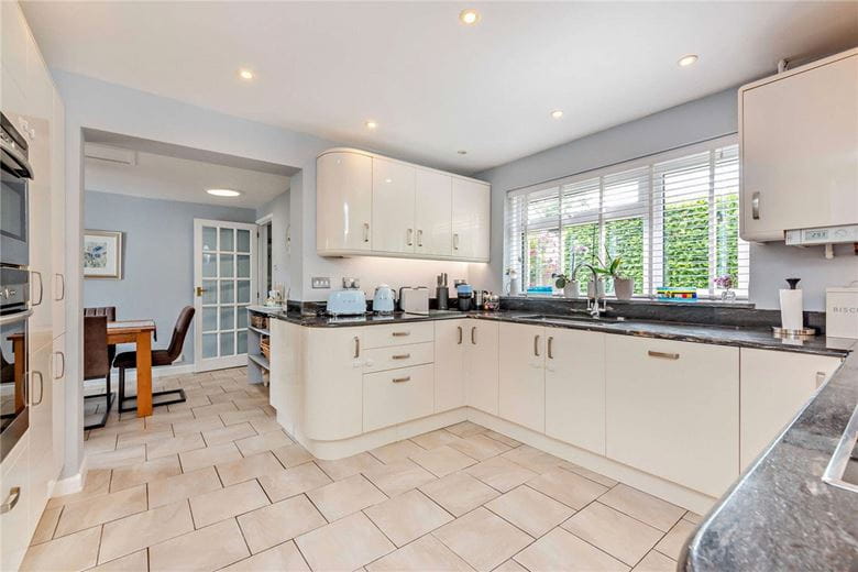 4 bedroom bungalow, Broad Lane, Upper Bucklebury RG7 - Available