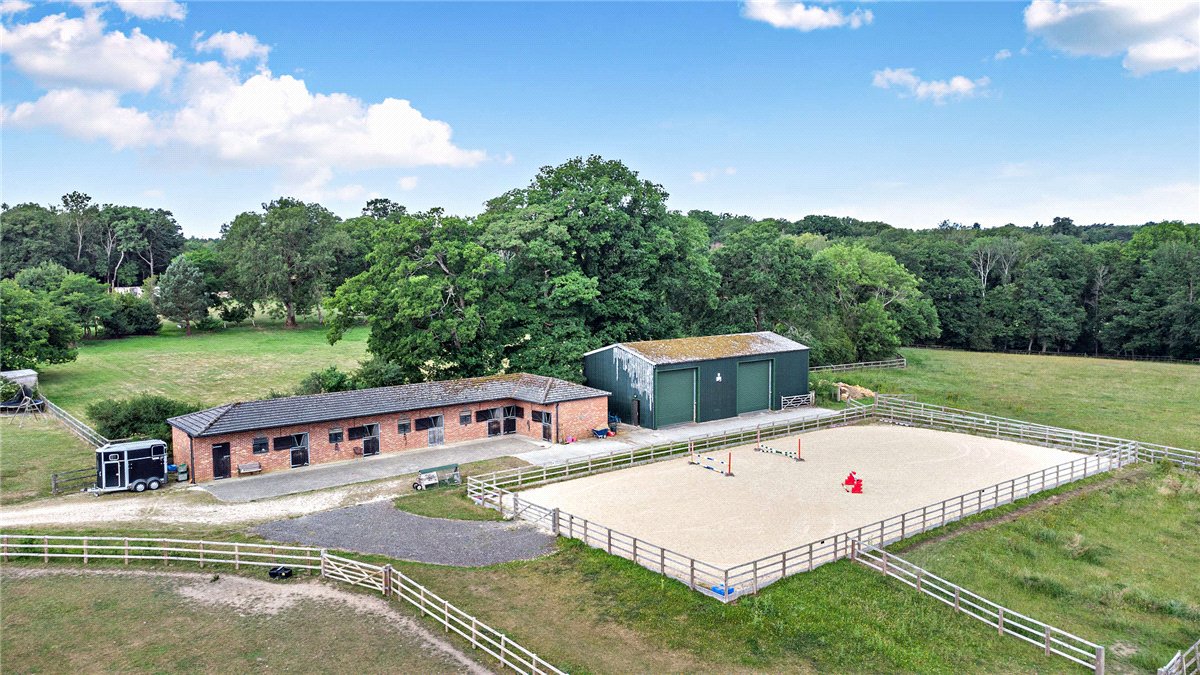 3.2 acres House, Wickham Heath, Newbury RG20 - Sold STC