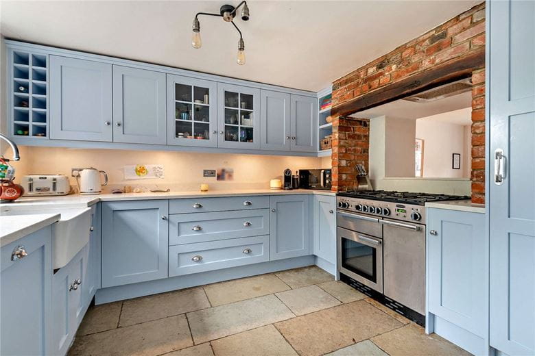 4 bedroom house, Cold Ash Hill, Cold Ash RG18 - Available