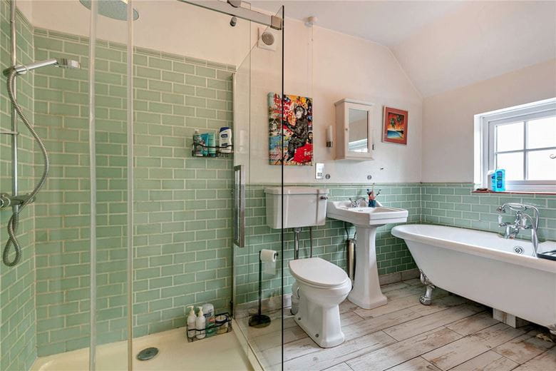 4 bedroom house, Cold Ash Hill, Cold Ash RG18 - Available