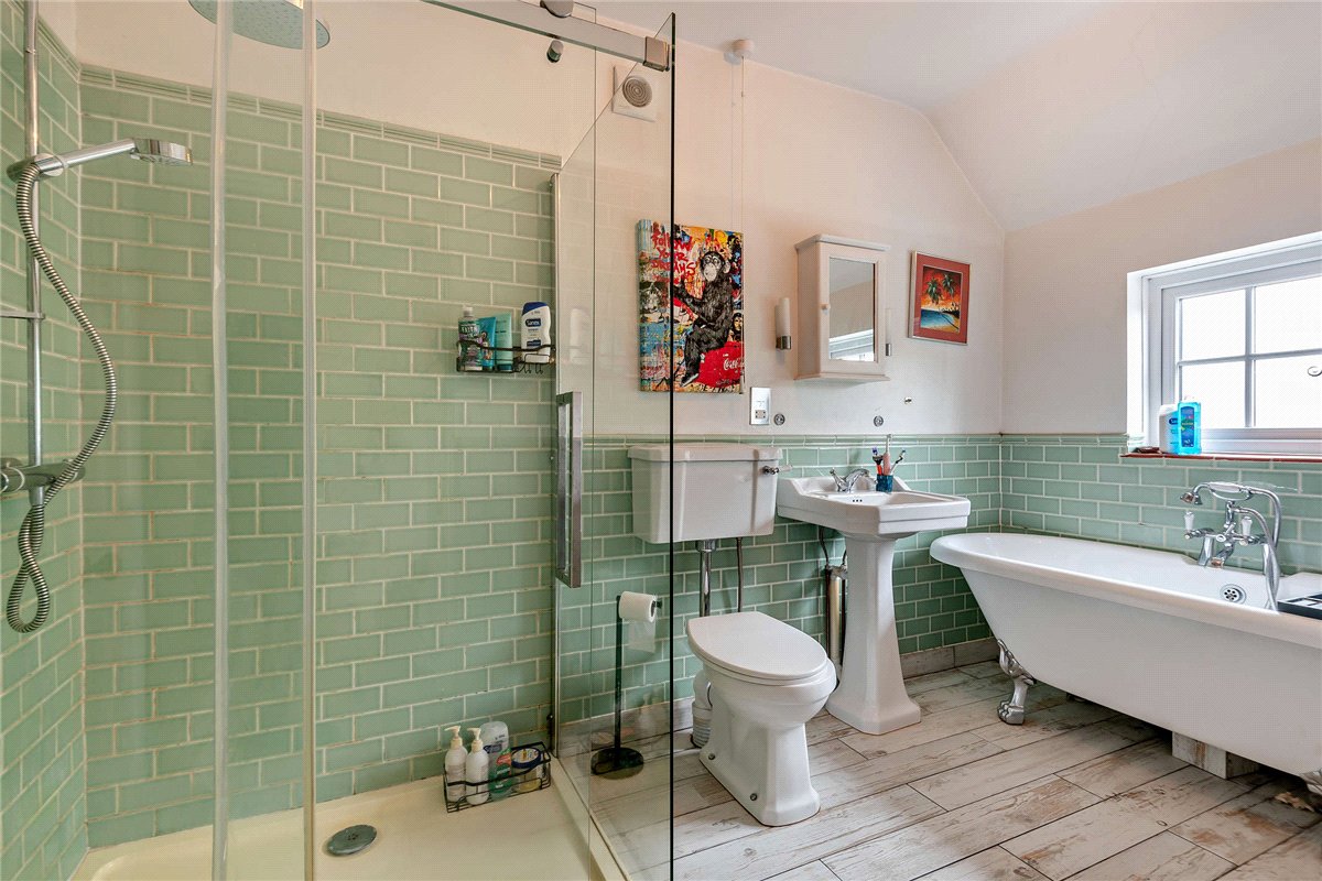 4 bedroom house, Cold Ash Hill, Cold Ash RG18 - Available