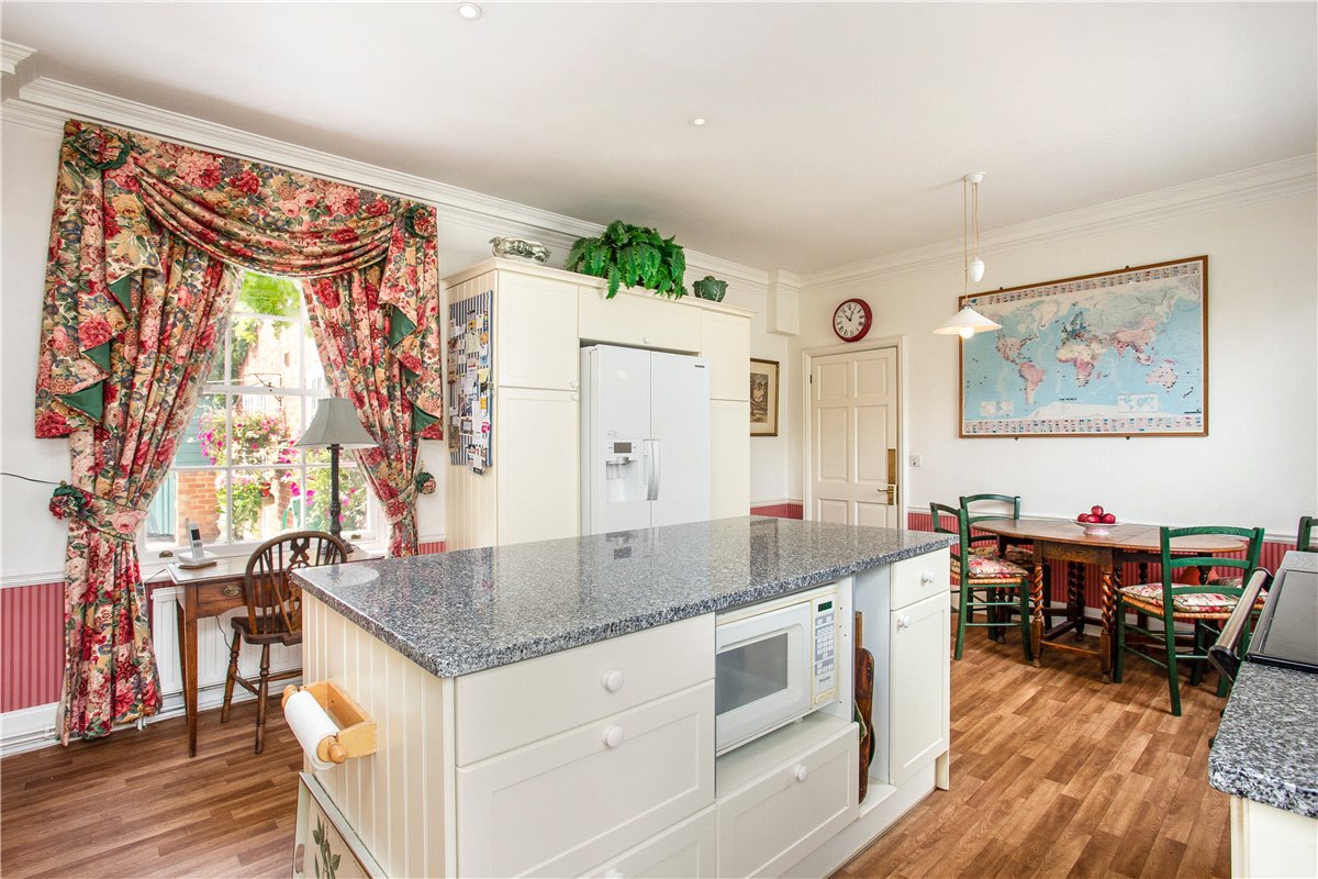 6 bedroom house, Eastbury, Hungerford RG17 - Available