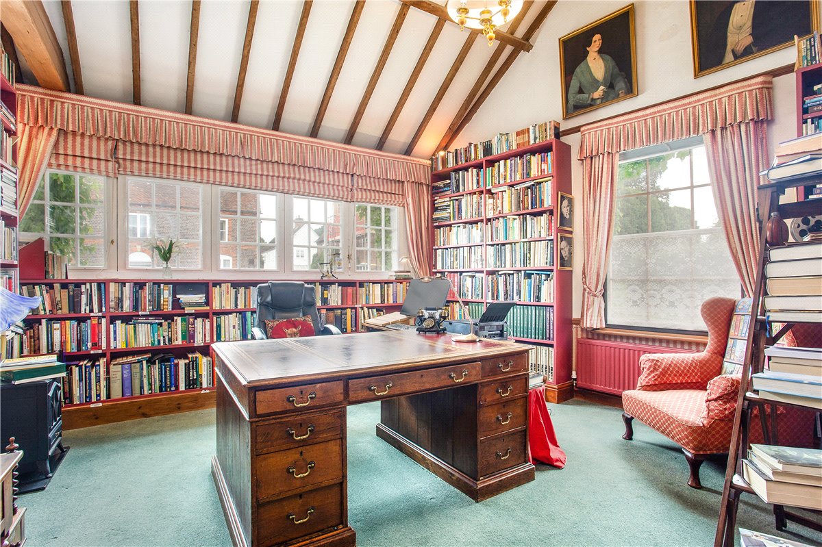 6 bedroom house, Eastbury, Hungerford RG17 - Available