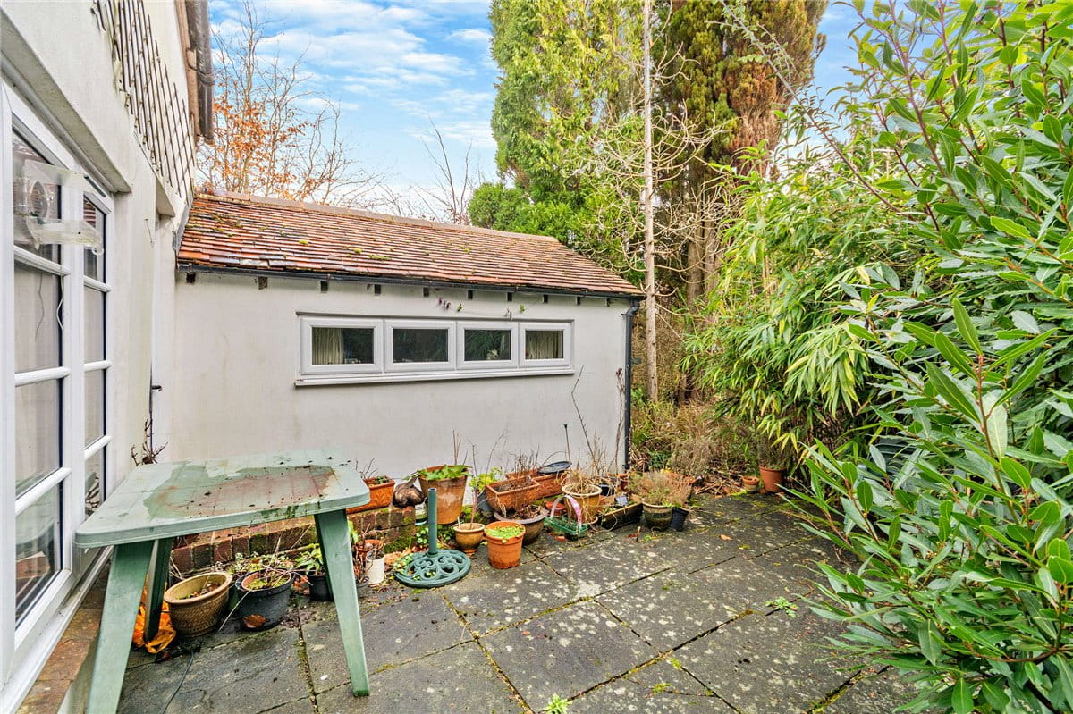 2 bedroom house, Belmont, Woodspeen RG20 - Available