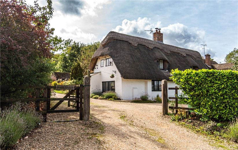 4 bedroom cottage, Newbury Road, Wickham RG20 - Available