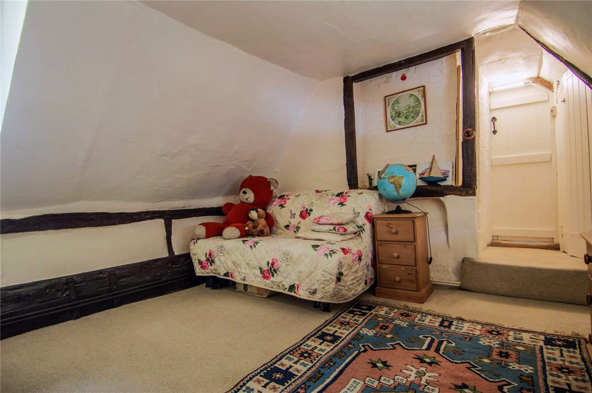 4 bedroom cottage, Newbury Road, Wickham RG20 - Available