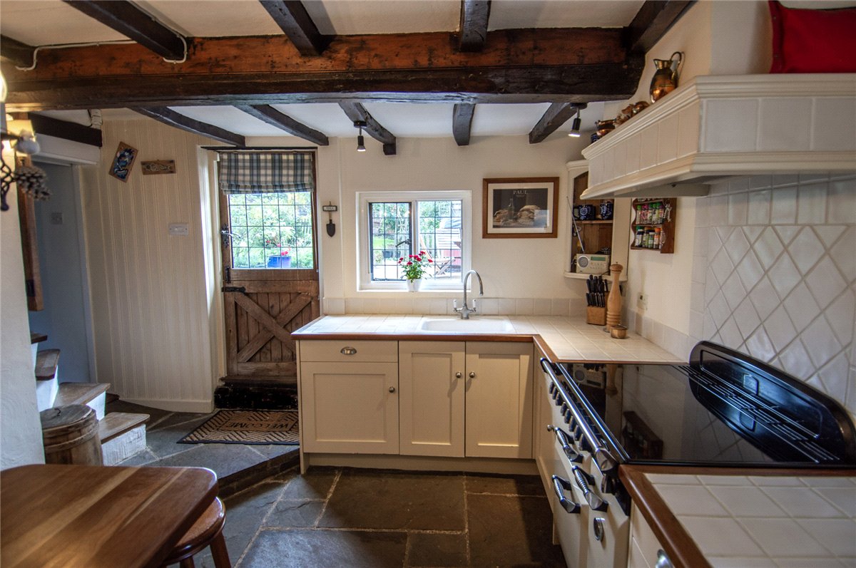 4 bedroom cottage, Newbury Road, Wickham RG20 - Available