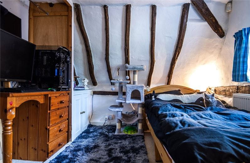 4 bedroom cottage, Newbury Road, Wickham RG20 - Available