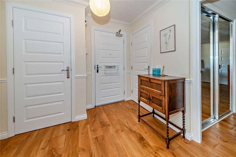 2 bedroom flat, West Street, Newbury RG14 - Available