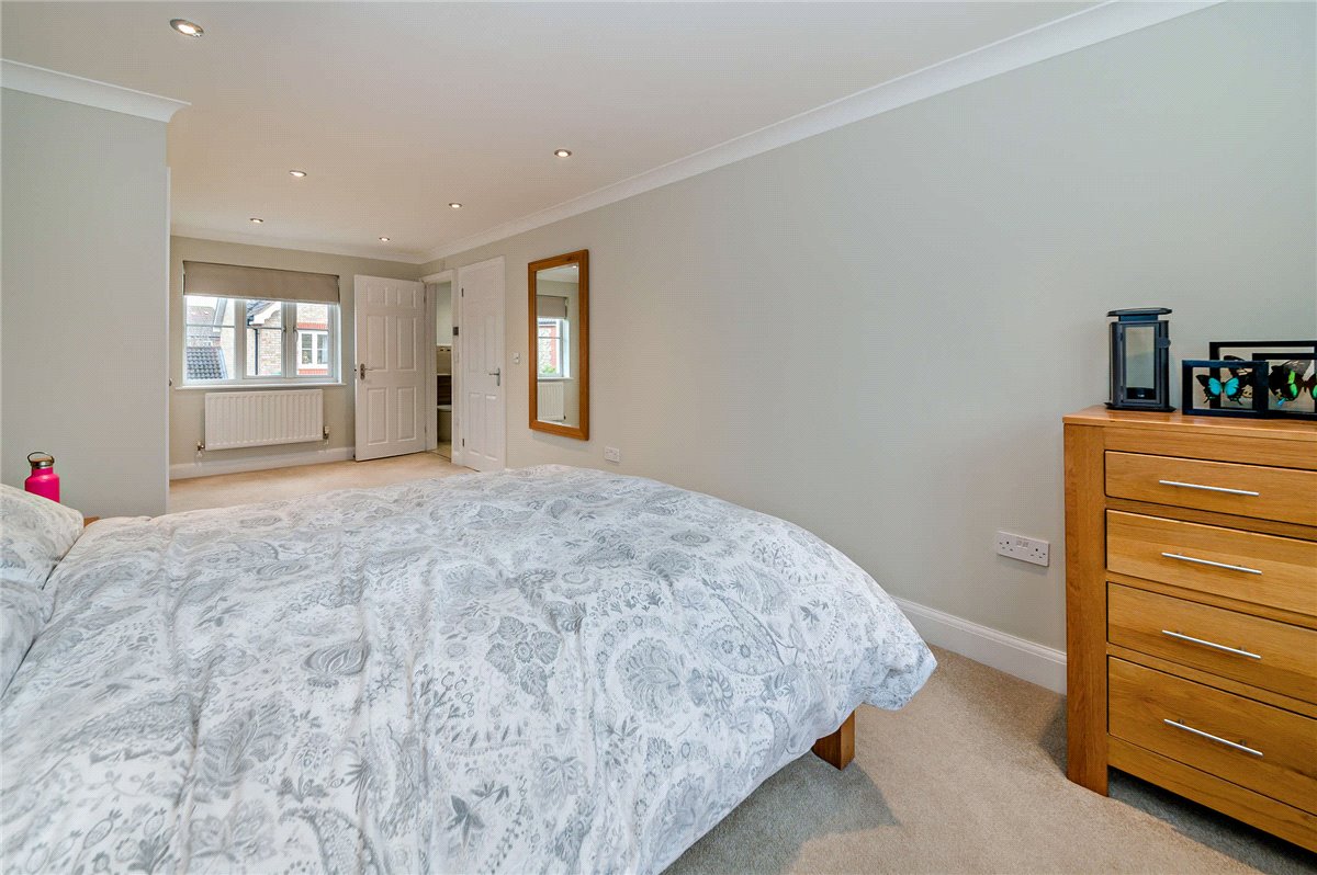 4 bedroom house, Claremont Crescent, Newbury RG14 - Sold