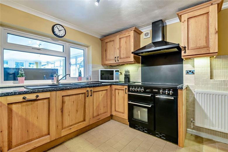 4 bedroom bungalow, Long Lane, Hermitage RG18 - Available