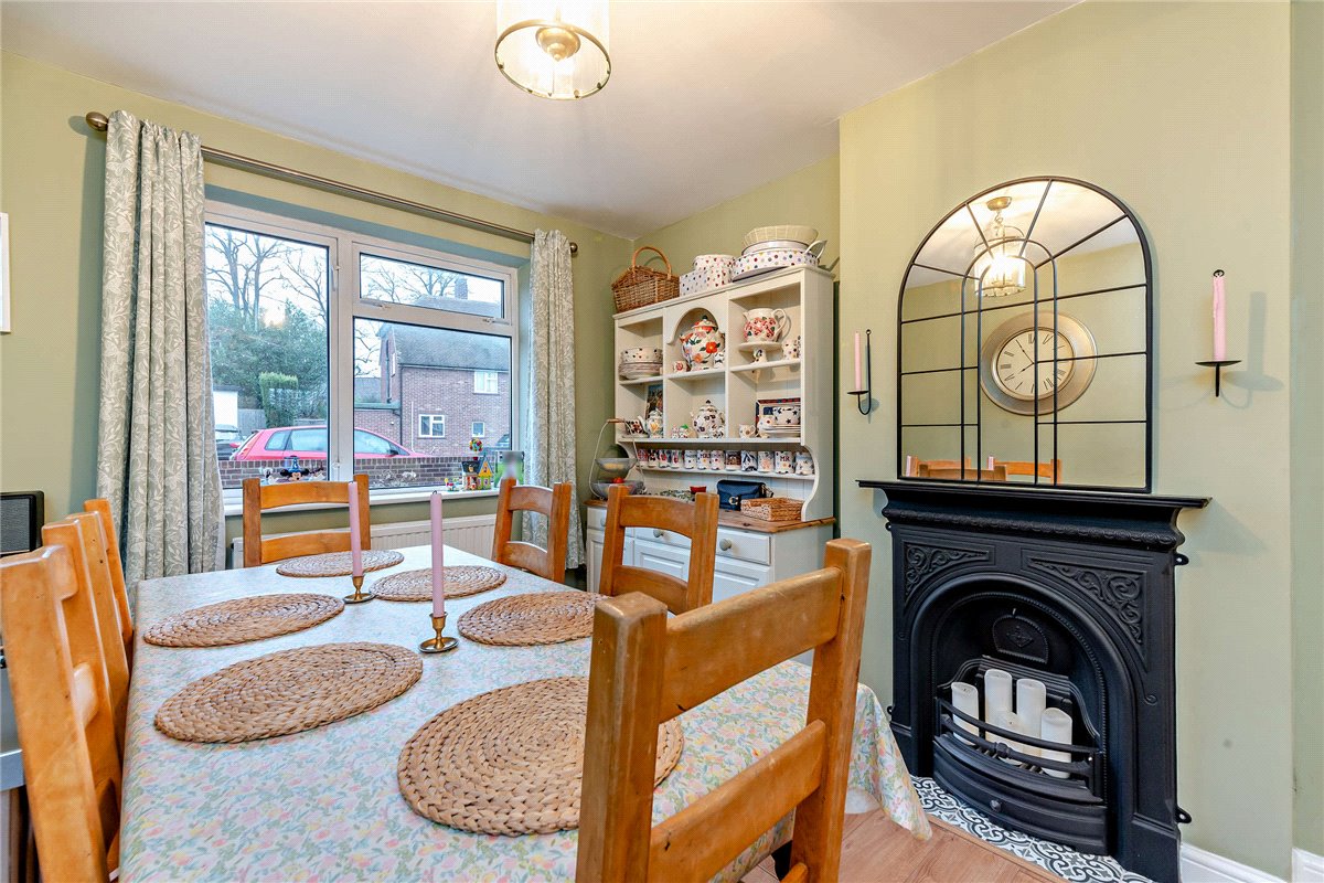 3 bedroom house, Cherry Close, Newbury RG14 - Sold STC