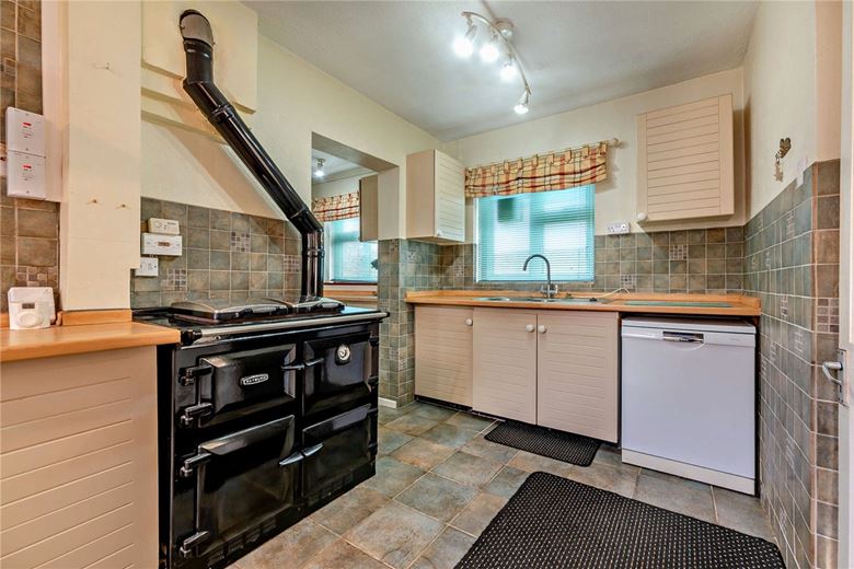 3 bedroom house, Gravelly Close, North End RG20 - Available