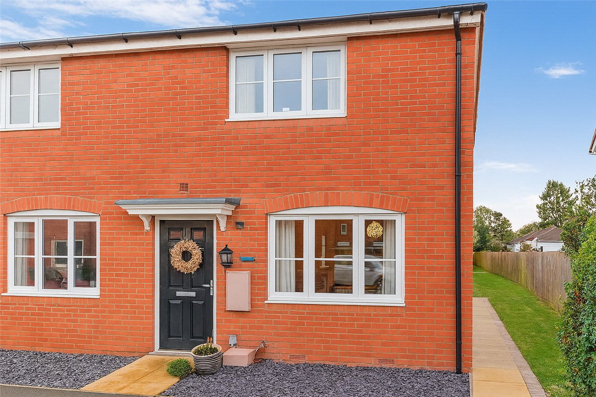 2 bedroom house, Greenacre Place, Newbury RG14 - Available