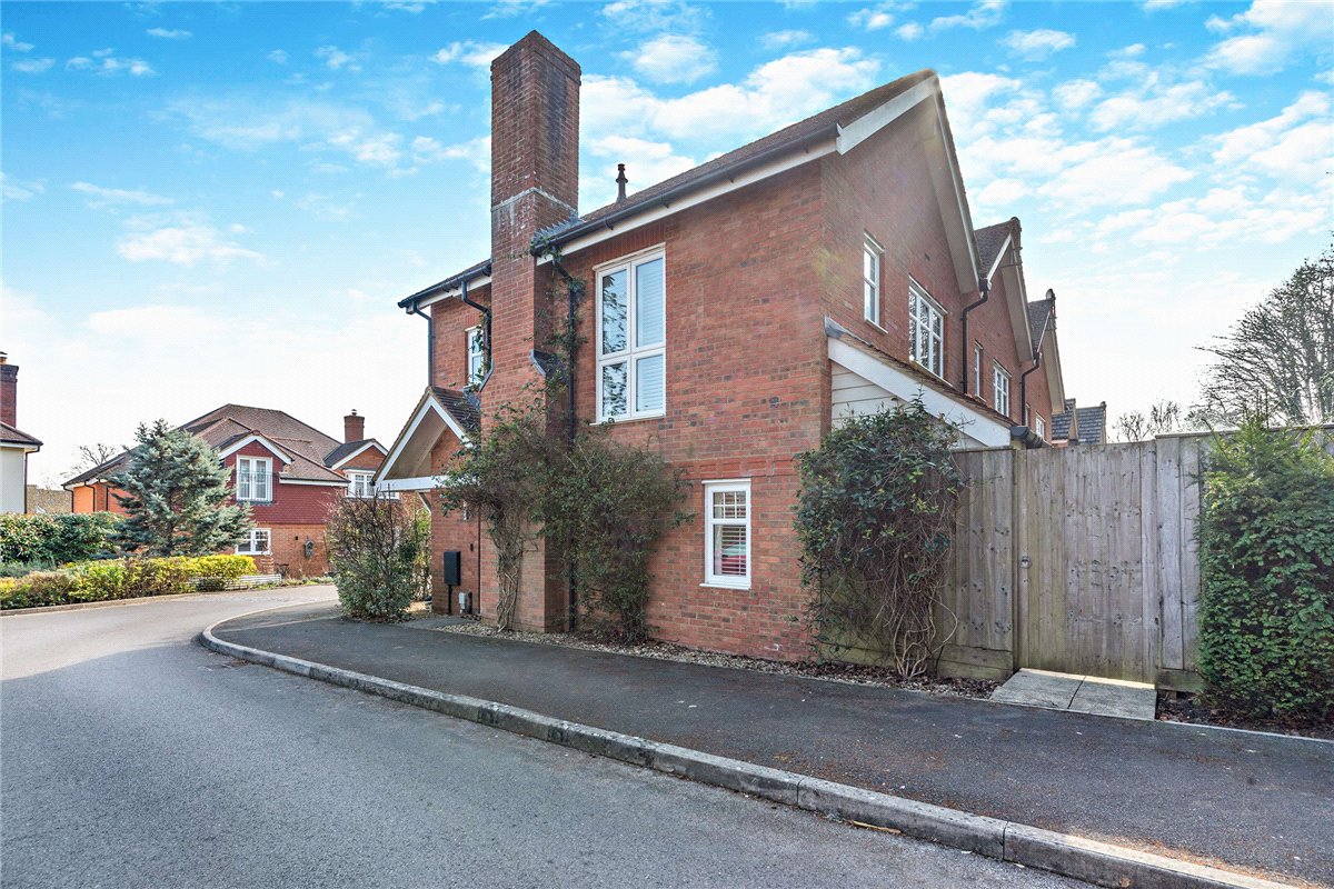 2 bedroom house, Paddock End, Woolton Hill RG20 - Sold STC