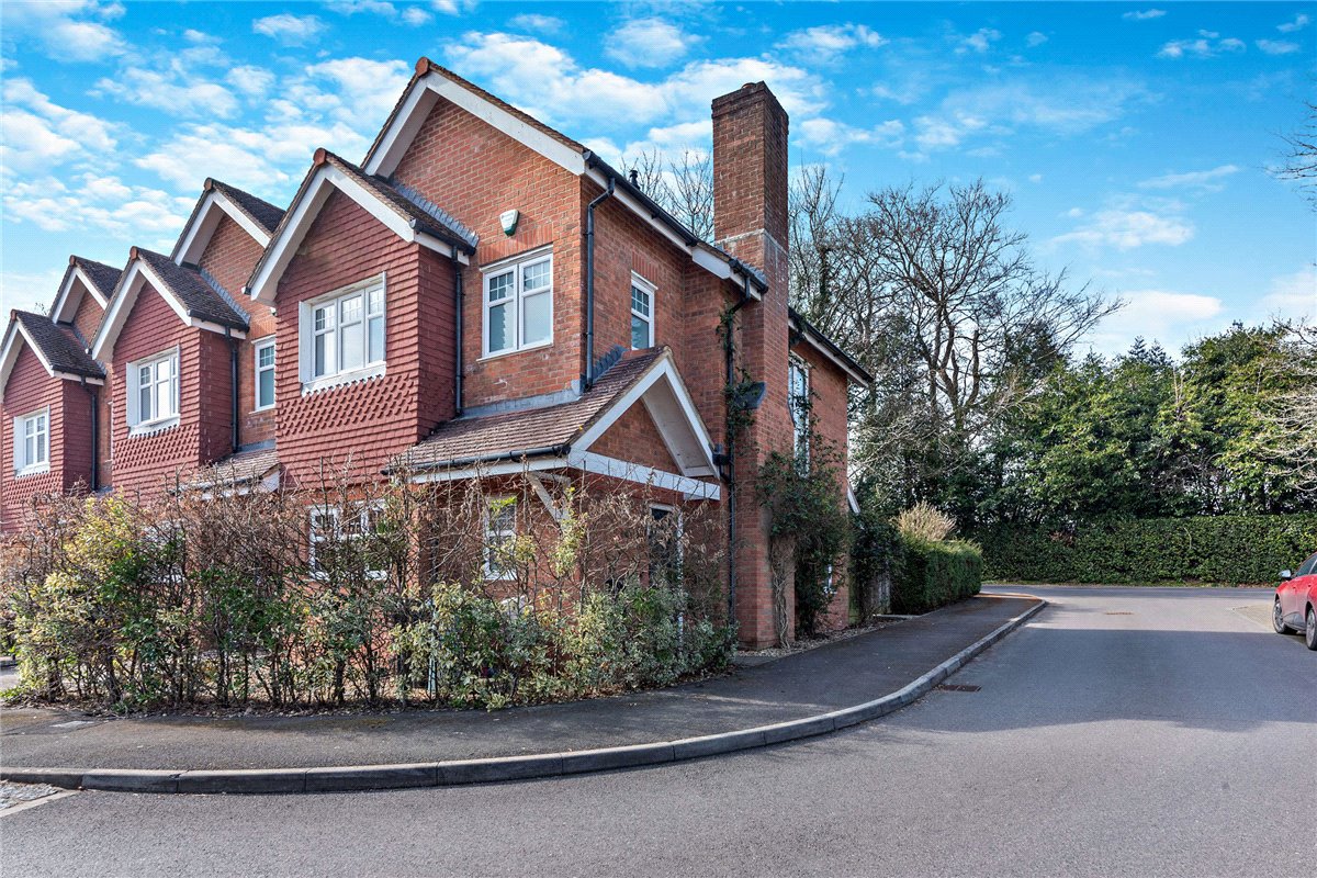 2 bedroom house, Paddock End, Woolton Hill RG20 - Sold STC