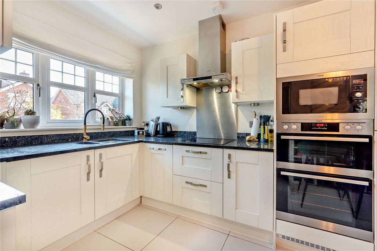 2 bedroom house, Paddock End, Woolton Hill RG20 - Sold STC