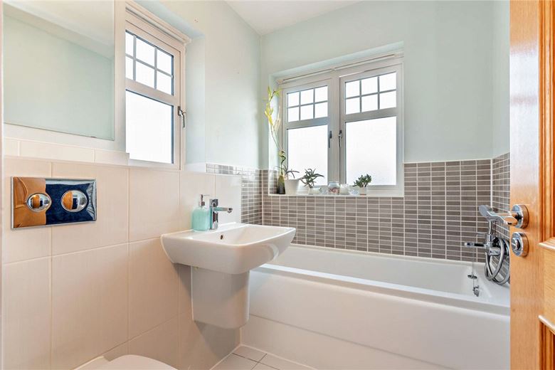 2 bedroom house, Paddock End, Woolton Hill RG20 - Sold STC