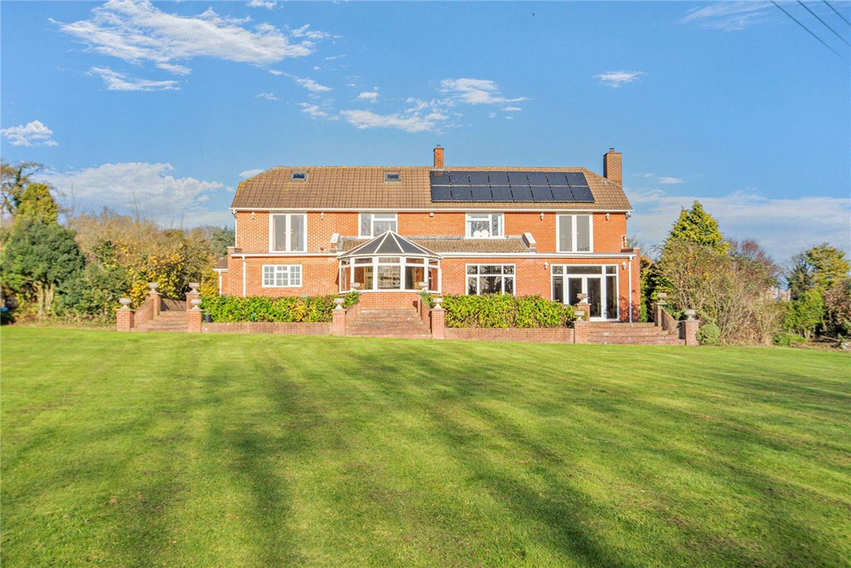 5 bedroom house, Fox's Lane, Kingsclere RG20 - Available