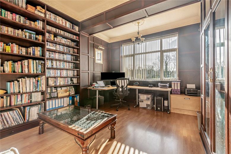 5 bedroom house, Fox's Lane, Kingsclere RG20 - Available