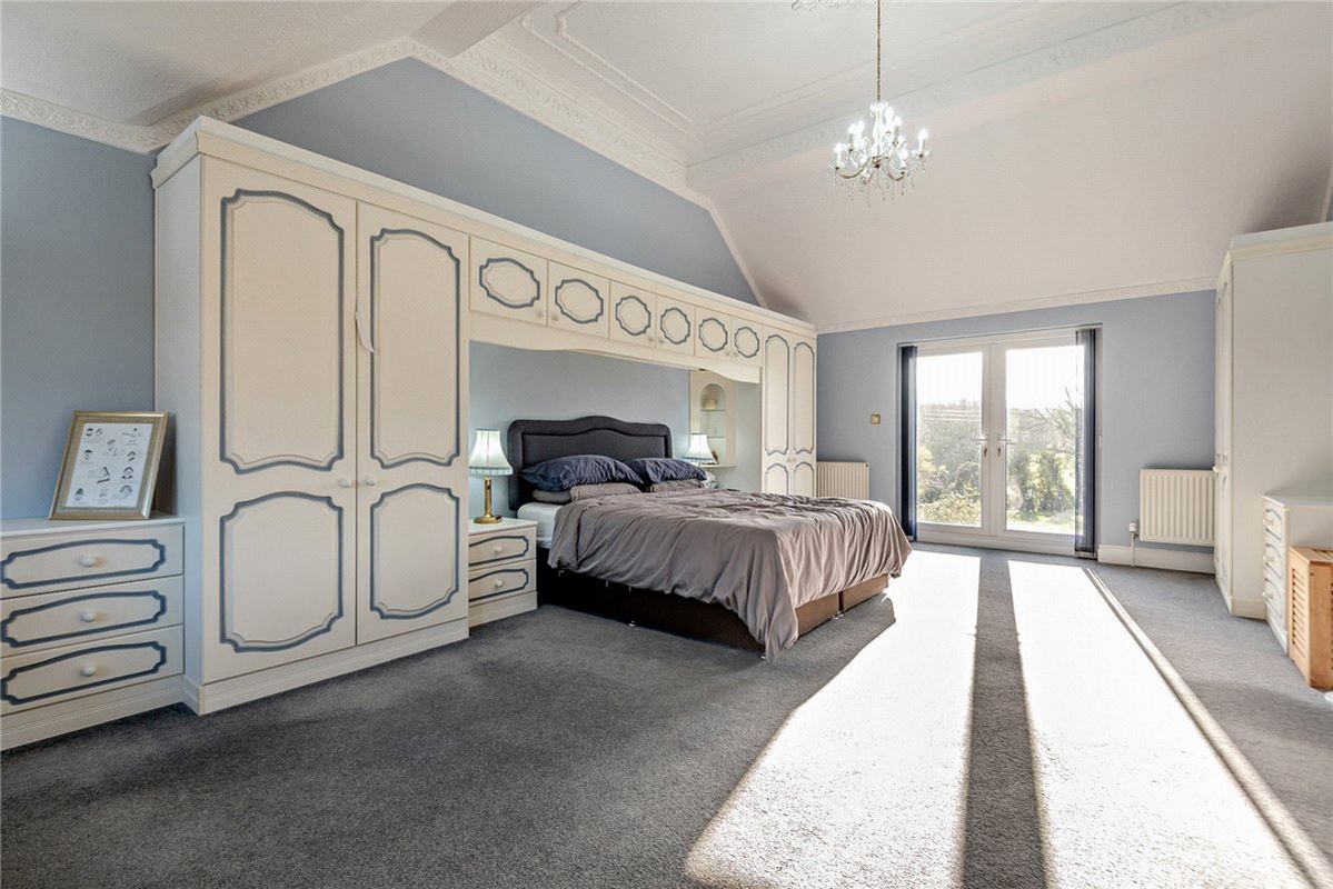 5 bedroom house, Fox's Lane, Kingsclere RG20 - Available