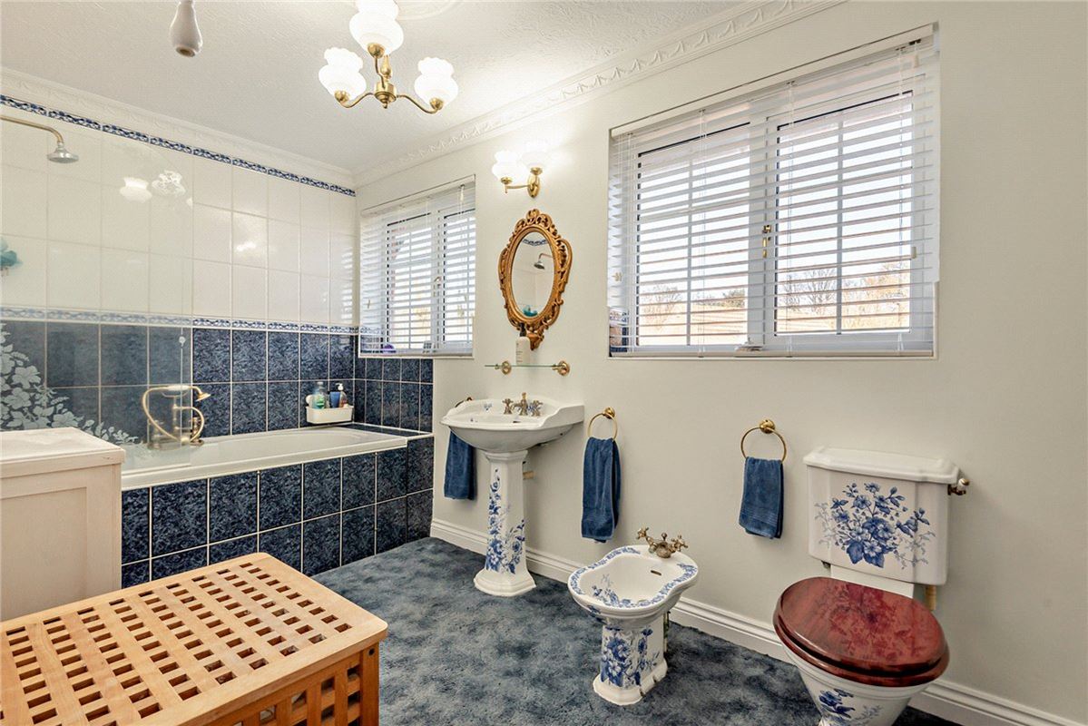 5 bedroom house, Fox's Lane, Kingsclere RG20 - Available