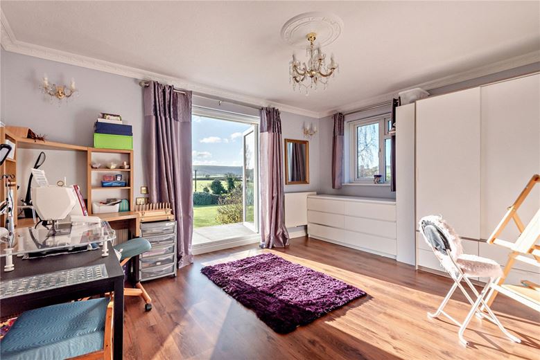 5 bedroom house, Fox's Lane, Kingsclere RG20 - Available