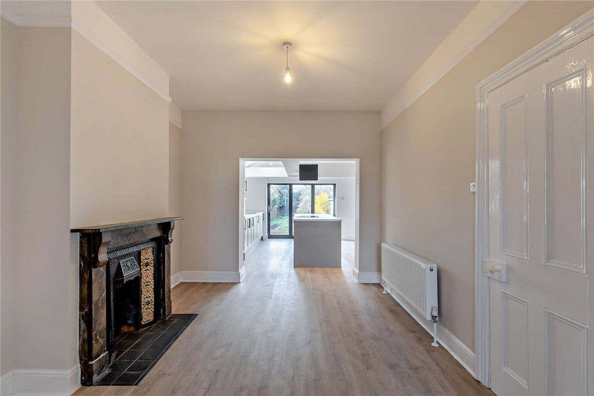 3 bedroom house, Andover Road, Newbury RG14 - Sold