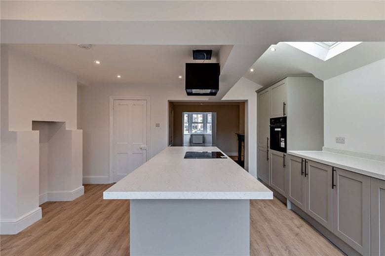 3 bedroom house, Andover Road, Newbury RG14 - Sold