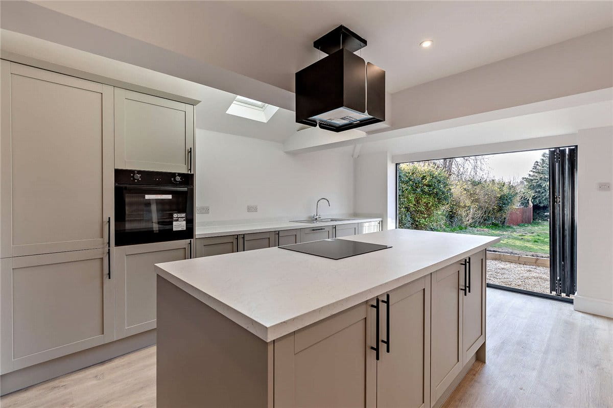 3 bedroom house, Andover Road, Newbury RG14 - Sold