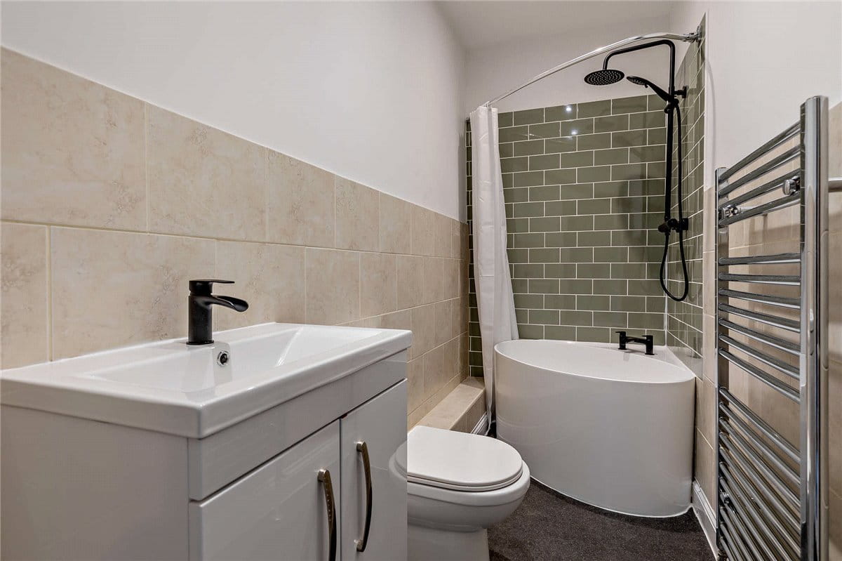 3 bedroom house, Andover Road, Newbury RG14 - Sold