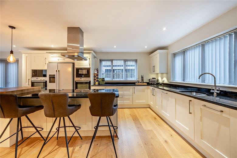 5 bedroom house, Thornford Road, Crookham Common RG19 - Available