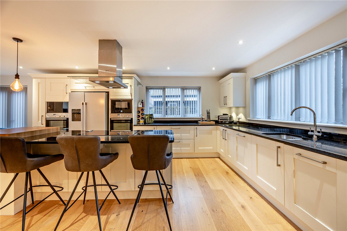 5 bedroom house, Thornford Road, Crookham Common RG19 - Available