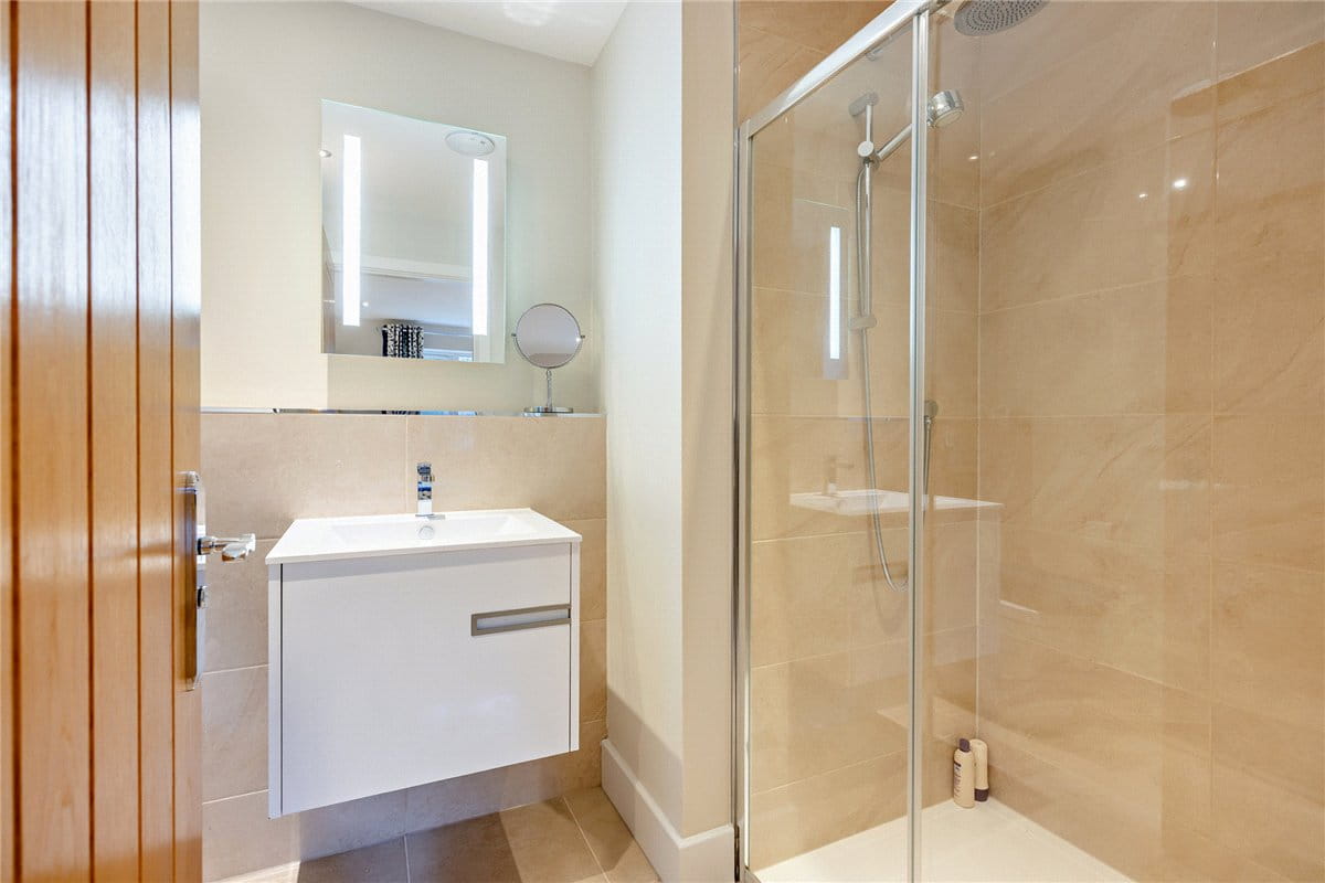 5 bedroom house, Thornford Road, Crookham Common RG19 - Available