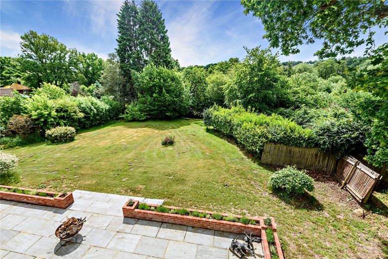 4 bedroom house, Bishops Green, Newbury RG20 - Available