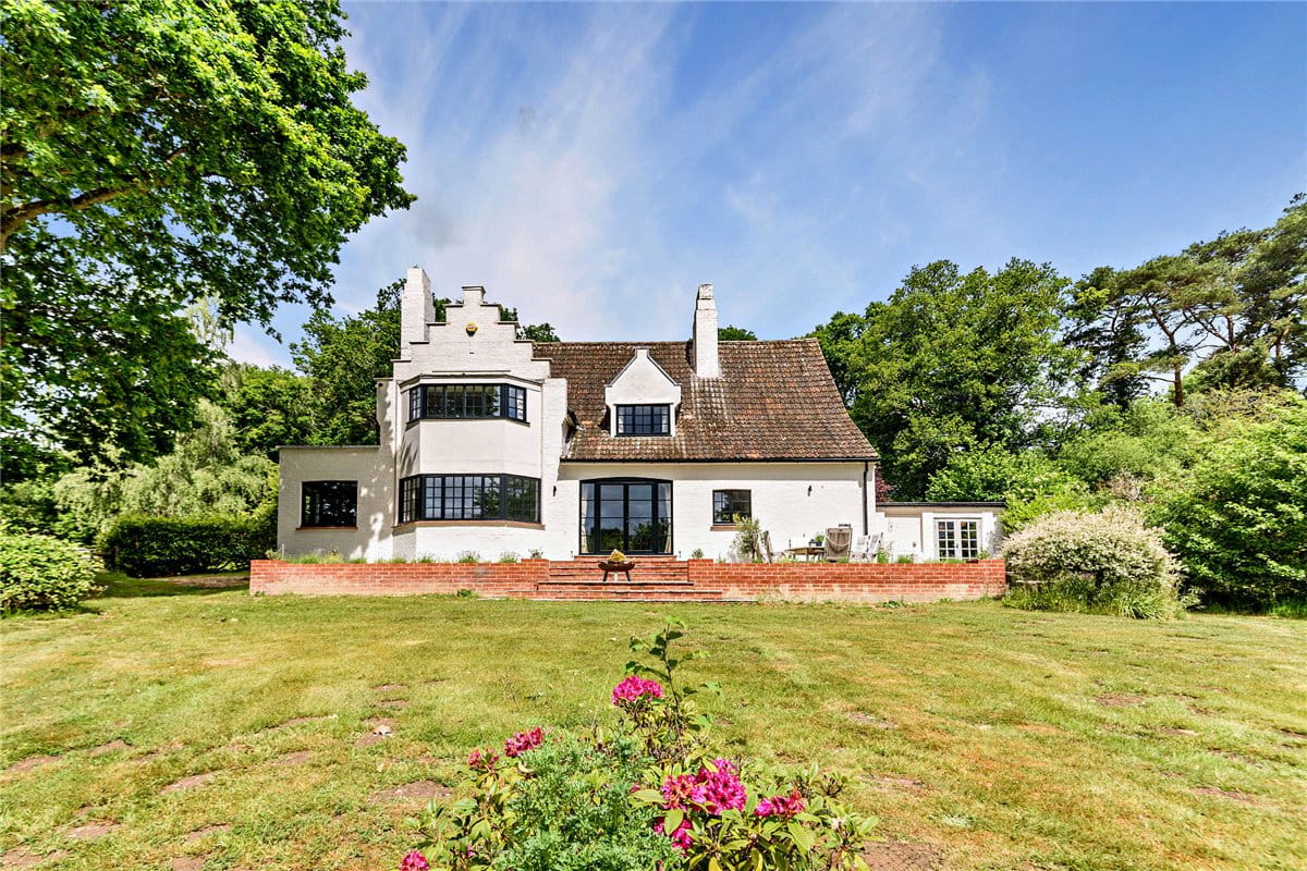 4 bedroom house, Bishops Green, Newbury RG20 - Available