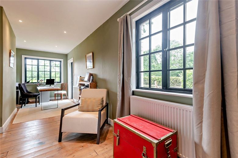 4 bedroom house, Bishops Green, Newbury RG20 - Available