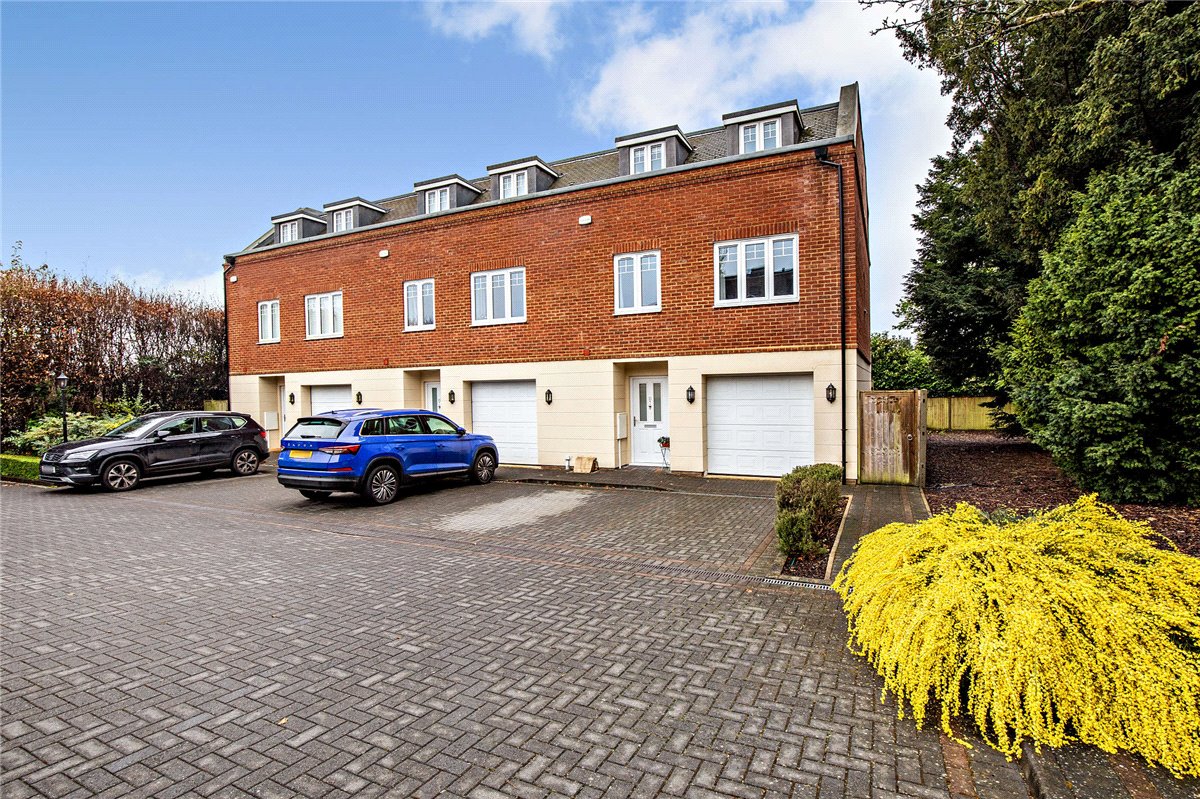 5 bedroom house, The Dolmans, Shaw RG14 - Available