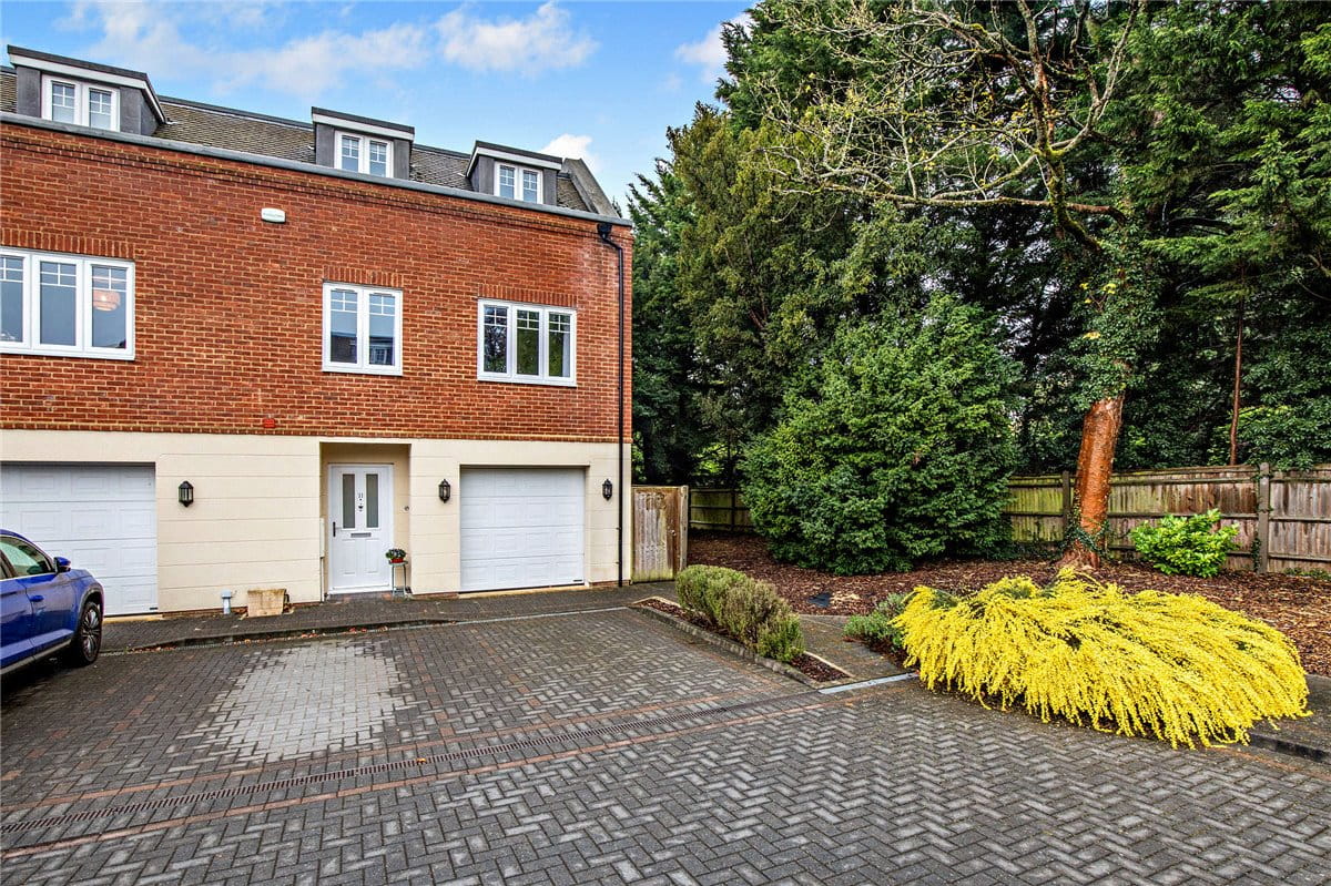 5 bedroom house, The Dolmans, Shaw RG14 - Available